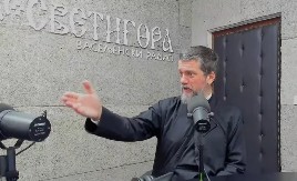 Jedini aktivni ratni reporter razobličio „mudrovanje“ oca Gojka: Damjanović podsjeća Perovića na Amfilohija, Žukova i Dan pobjede